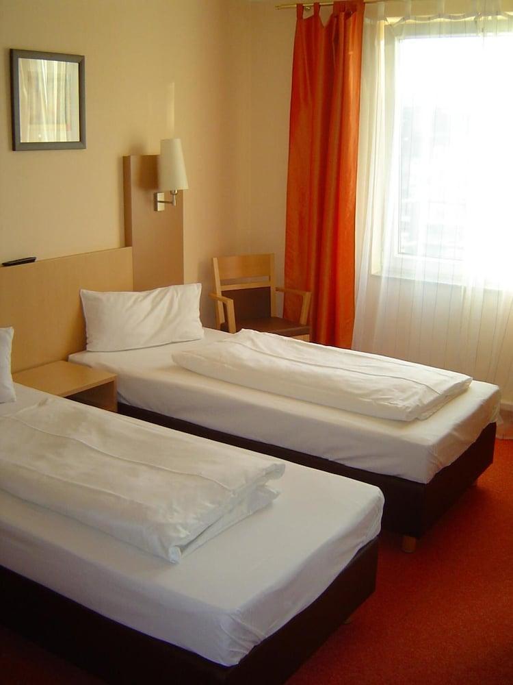 Petersburg Superior Hotel Dusseldorf