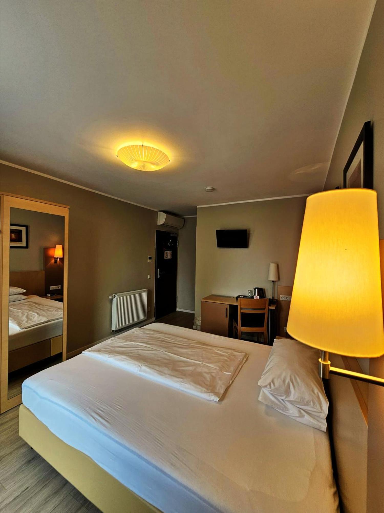 Atomis 3* Düsseldorf